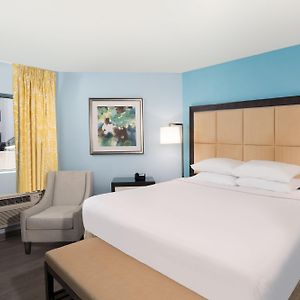 Deluxe Suite Two Kings Oceanfront